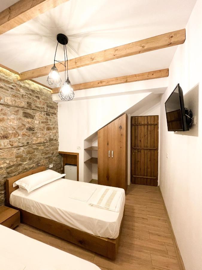 Amalia Hotel Berat Exterior photo